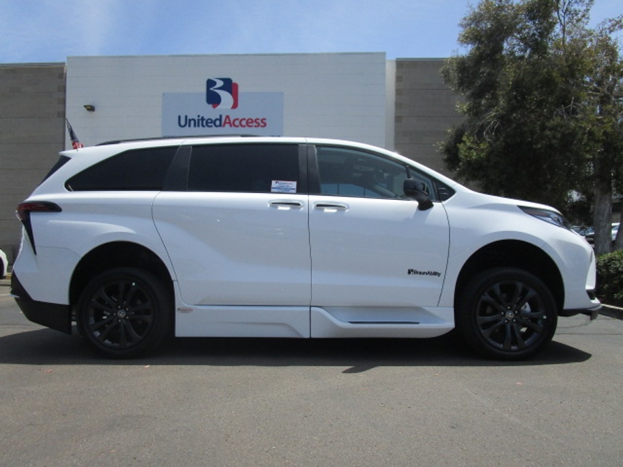 New 2026 Toyota Sienna Hybrid XSE Sport - BraunAbility Side Entry Entry In Floor Automatic Ramp