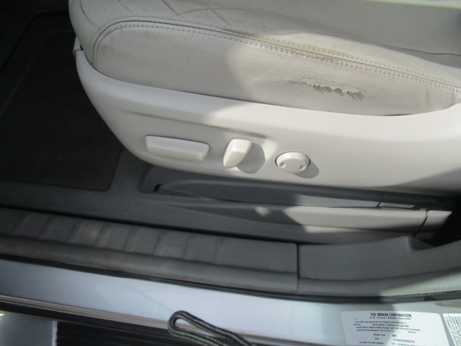 Used 2014 Toyota Sienna XLE - BraunAbility Side Entry Fold Out Automatic Ramp
