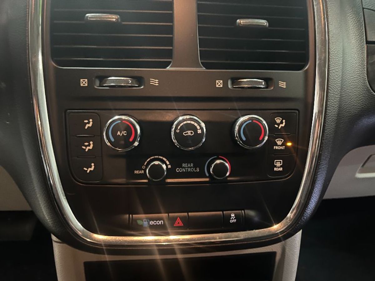 Silver Dodge Grand Caravan image number 12