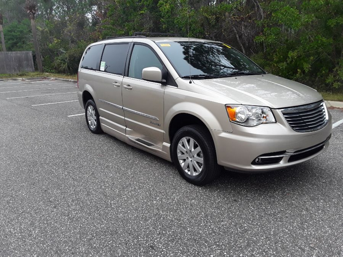 2016 CHRYSLER TOWN AND COUNTRY - Image 4