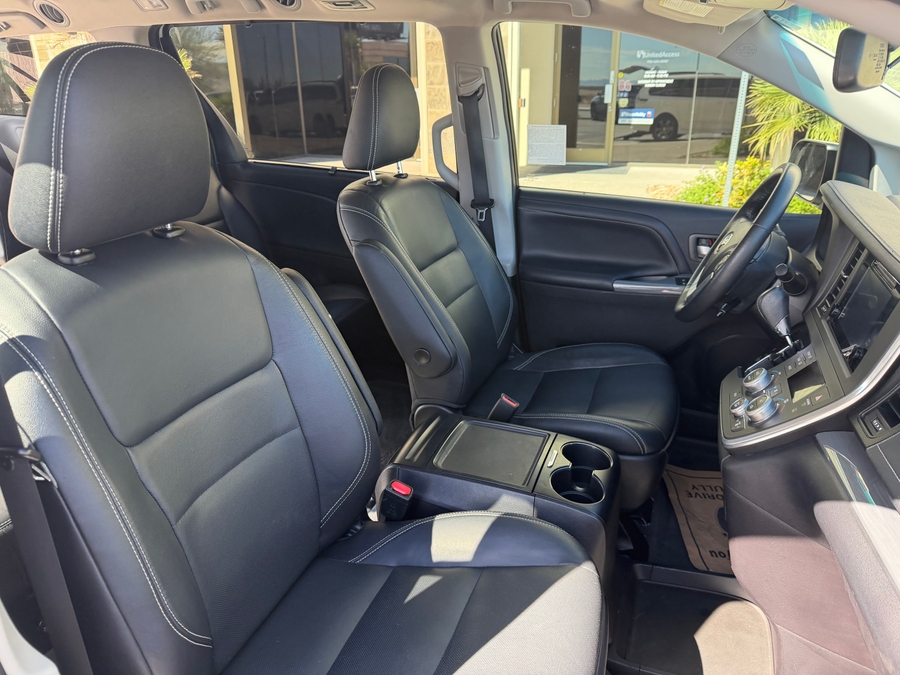 Used 2015 Toyota Sienna SE - Freedom Rear Entry Fold Out Automatic Ramp