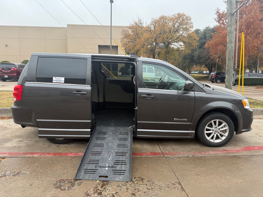 Used 2018 Dodge Grand Caravan SXT - BraunAbility Side Entry Entry Fold Out Manual Ramp