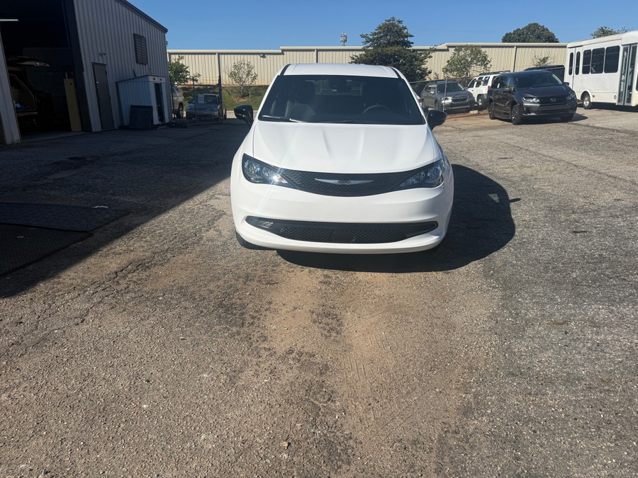White Chrysler Pacifica image number 6
