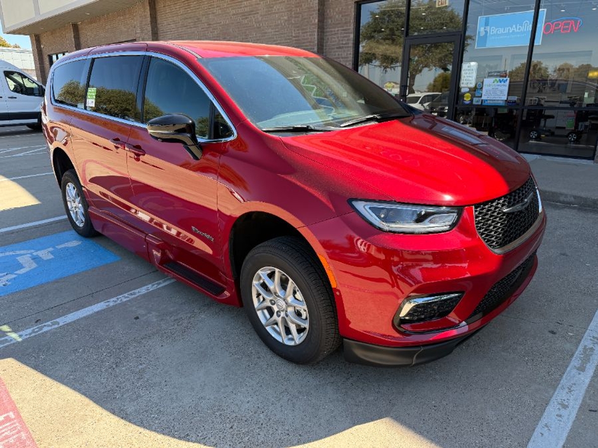 2025 CHRYSLER PACIFICA - Image 9