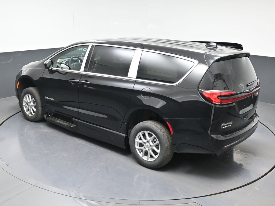New 2026 Chrysler Pacifica Select Safety - BraunAbility Side Entry Fold Out Automatic Ramp