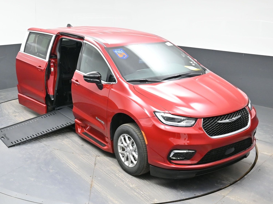 Red Chrysler Pacifica image number 22