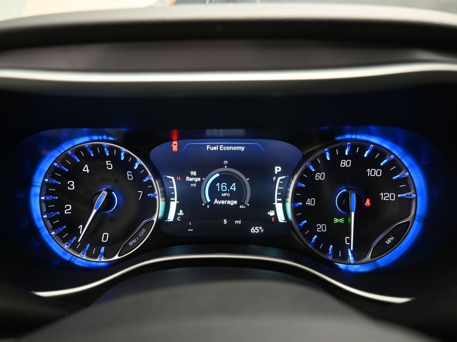 Silver Chrysler Voyager image number 12