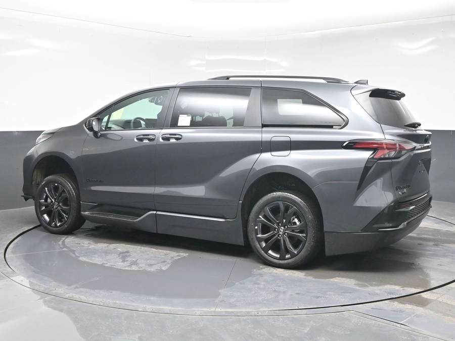 New 2025 Toyota Sienna Hybrid XSE Sport - BraunAbility Side Entry Entry Fold Out Automatic Ramp