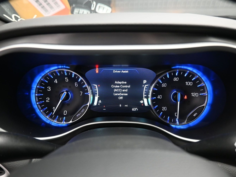 Silver Chrysler Voyager image number 19