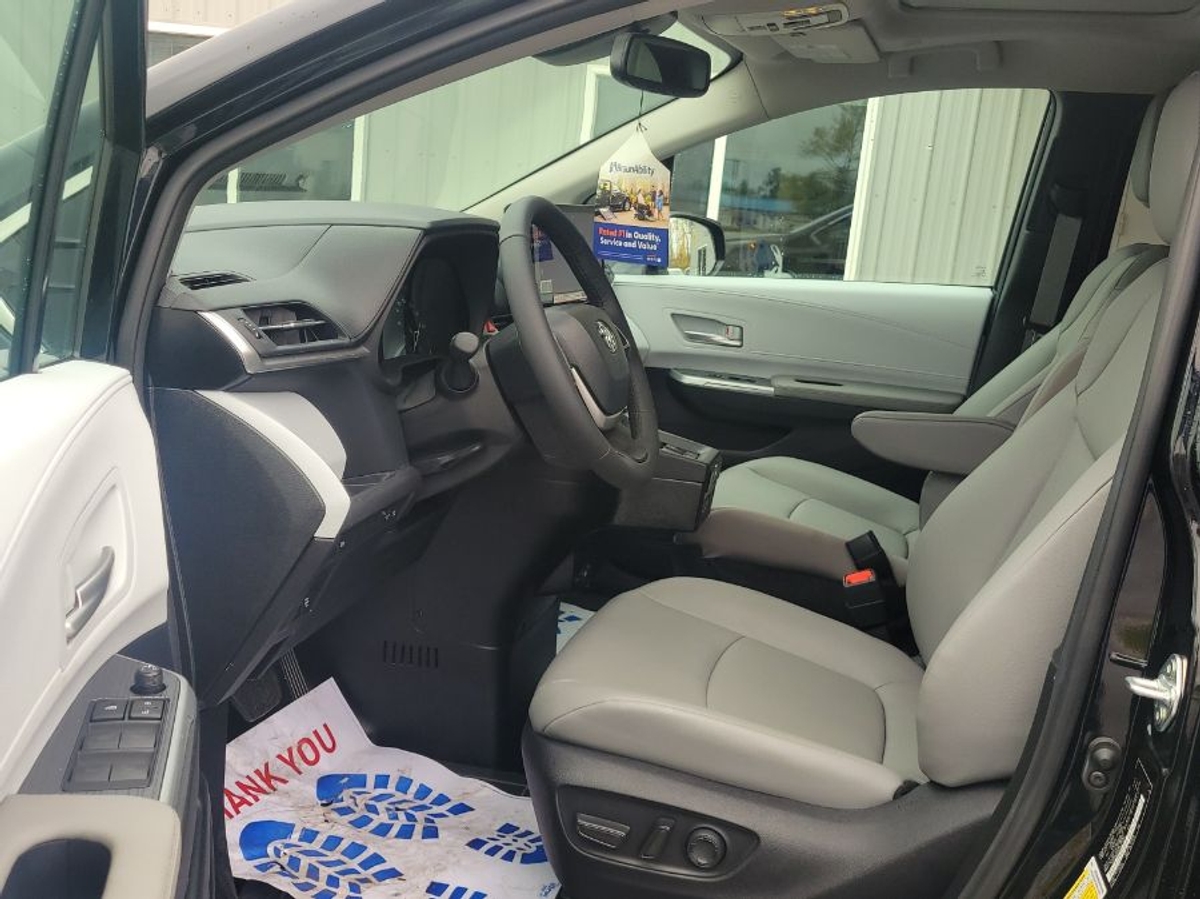 2025 TOYOTA SIENNA - Image 18