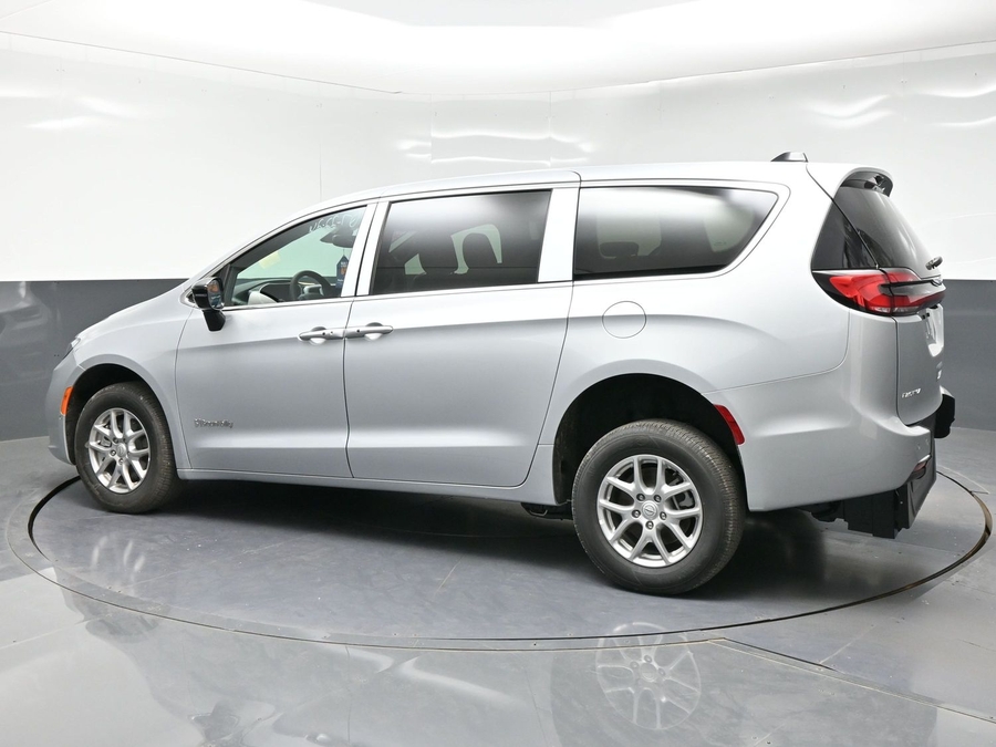 2026 Chrysler Pacifica Select - Photo 23