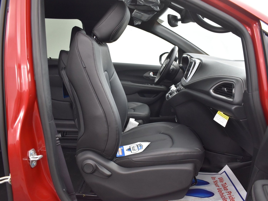 New 2026 Chrysler Pacifica Select Safety - BraunAbility Side Entry Entry Fold Out Automatic Ramp