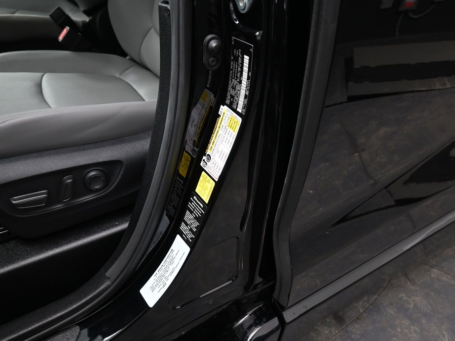 Black Toyota Sienna image number 16