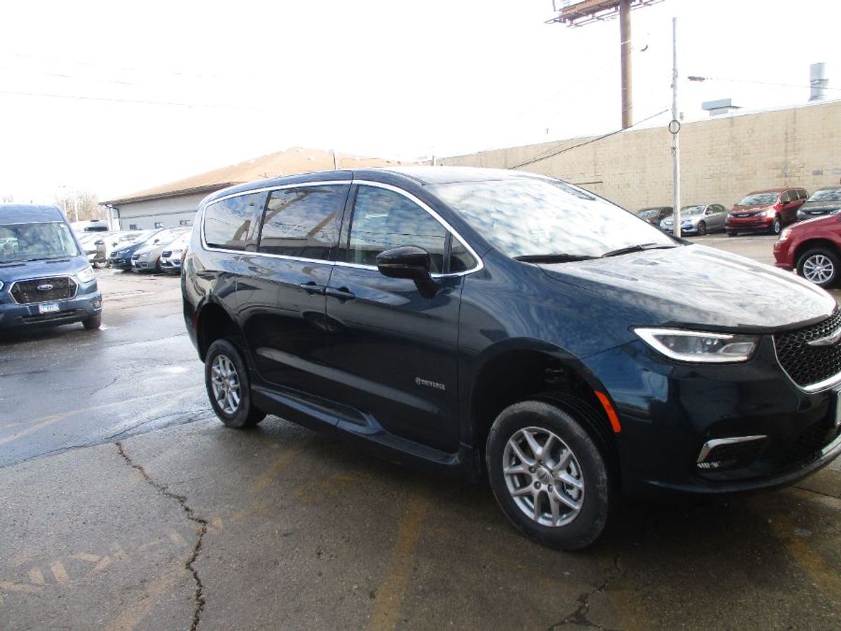 2024 CHRYSLER PACIFICA - Image 9