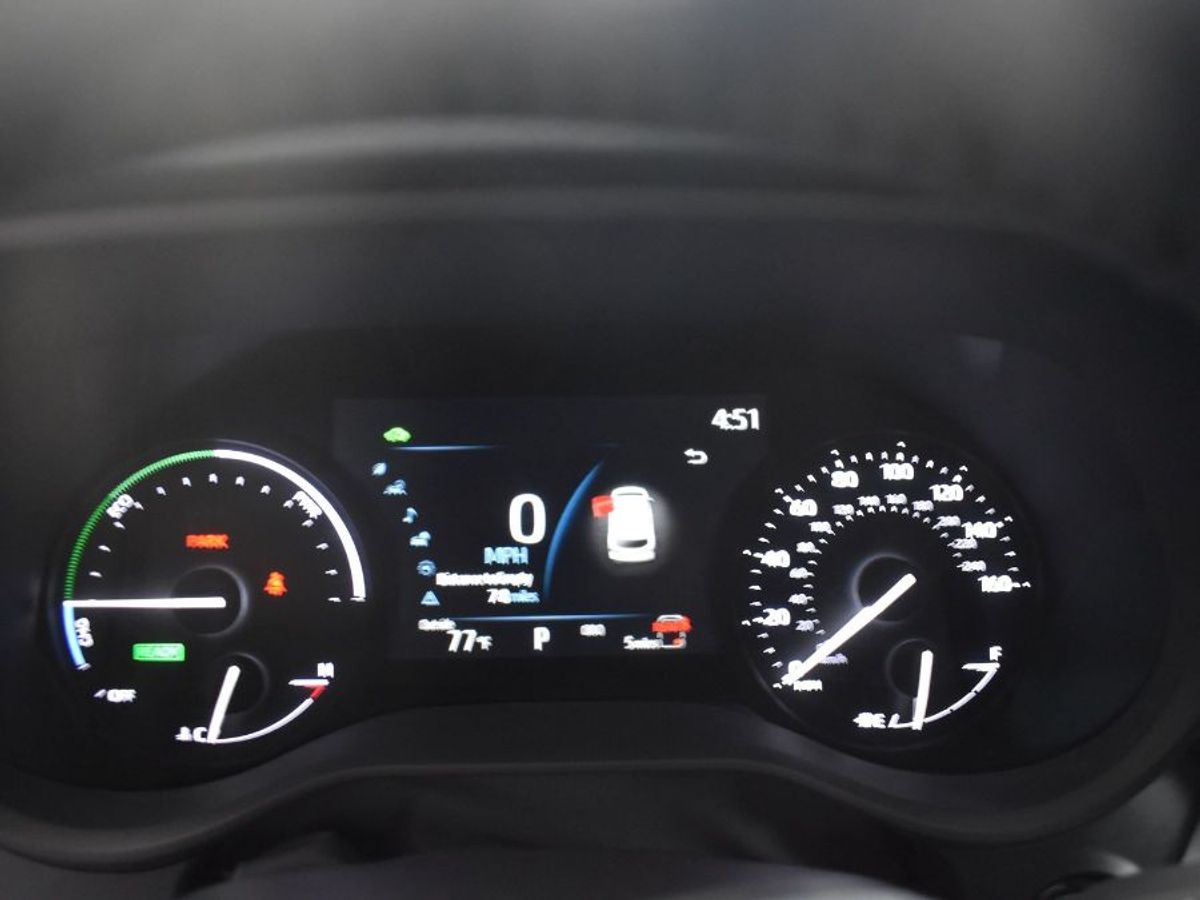 Grey Toyota Sienna image number 15