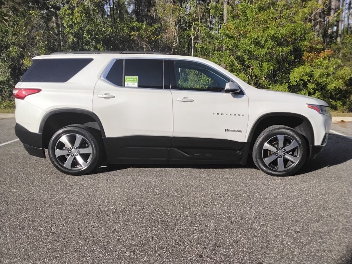 White Chevrolet Traverse image number 4
