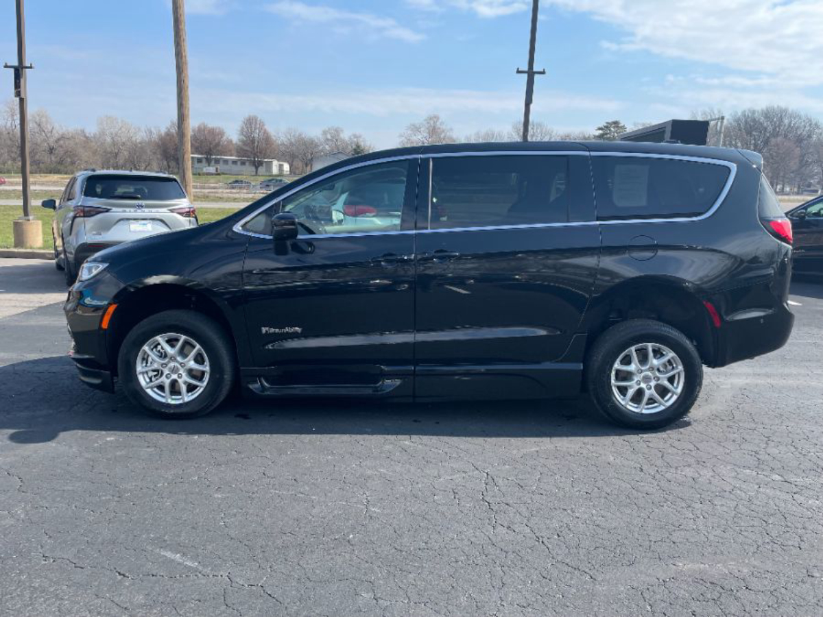 2023 CHRYSLER PACIFICA - Image 5