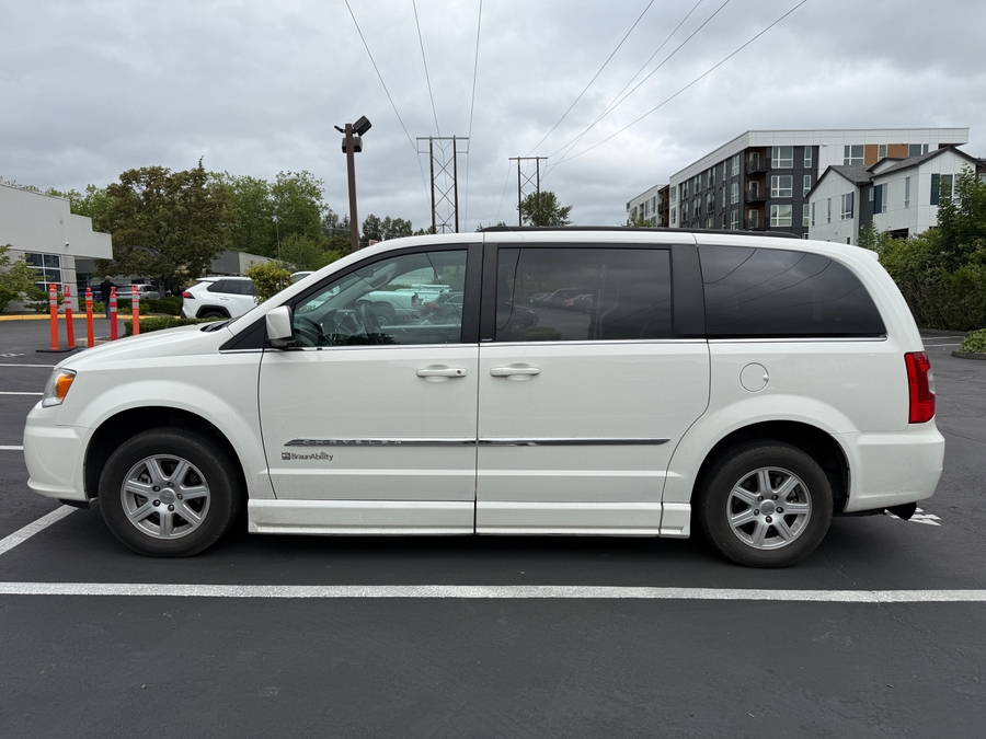 Used 2011 Chrysler Town and Country Touring - BraunAbility Side Entry Fold Out Automatic Ramp