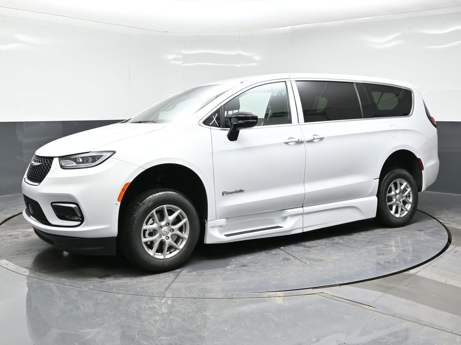 White Chrysler Pacifica image number 2