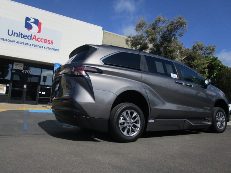 Used 2024 Toyota Sienna Hybrid XLE - BraunAbility Side Entry Entry In Floor Automatic Ramp
