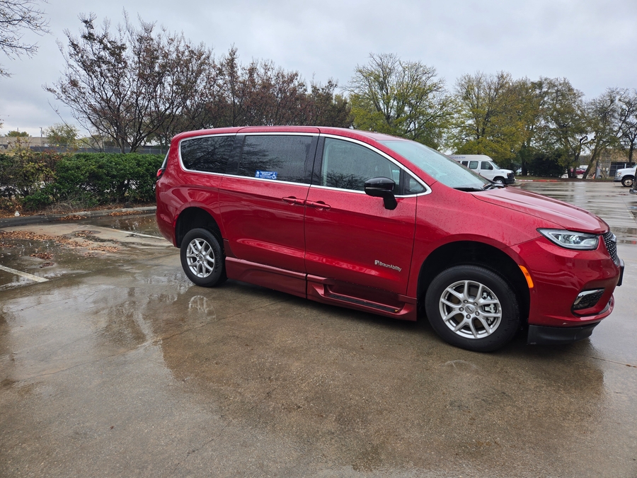 Used 2024 Chrysler Pacifica Touring L - BraunAbility Side Entry Entry Fold Out Automatic Ramp