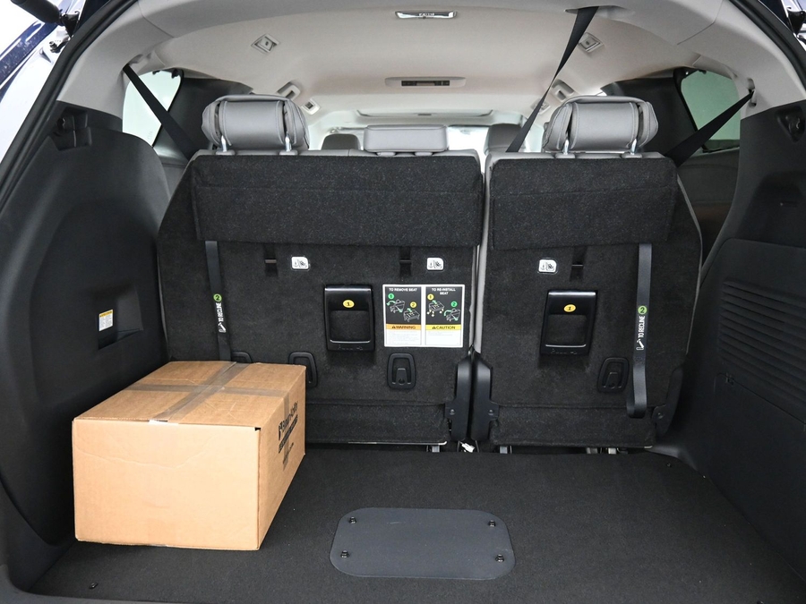 Blue Toyota Sienna image number 11