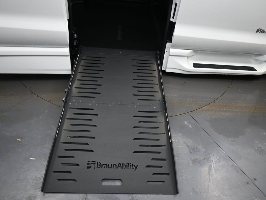 White Chrysler Pacifica image number 9