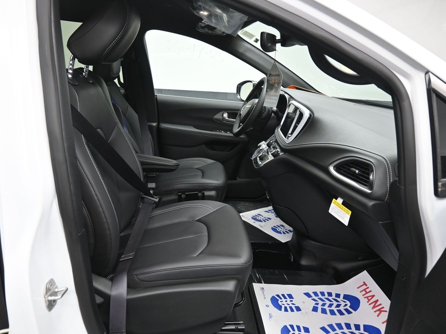New 2026 Chrysler Pacifica Select Safety - BraunAbility Side Entry Fold Out Automatic Ramp