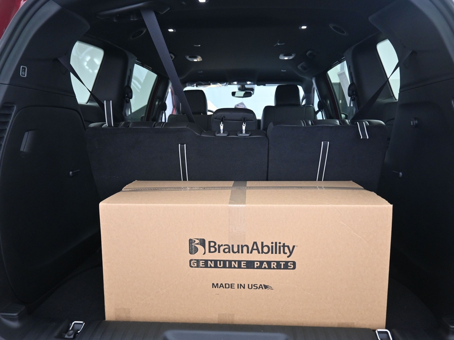New 2027 Chrysler Pacifica Select Safety - BraunAbility Side Entry In Floor Automatic Ramp