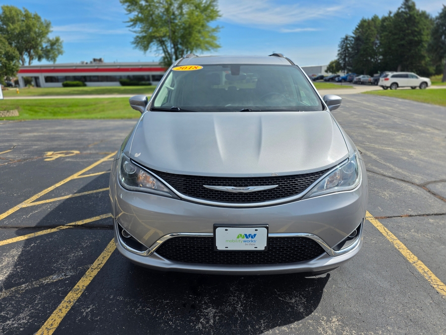 Silver Chrysler Pacifica image number 1