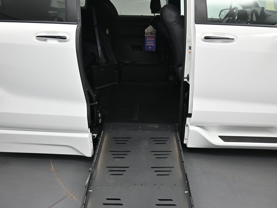 New 2026 Toyota Sienna Hybrid XSE Sport - BraunAbility Side Entry Fold Out Automatic Ramp