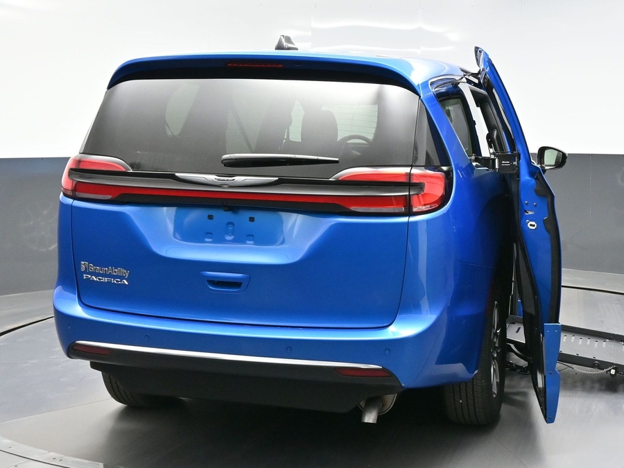 Blue Chrysler Pacifica image number 5