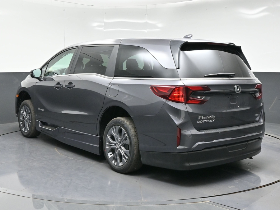 New 2026 Honda Odyssey Touring - BraunAbility Side Entry In Floor Automatic Ramp
