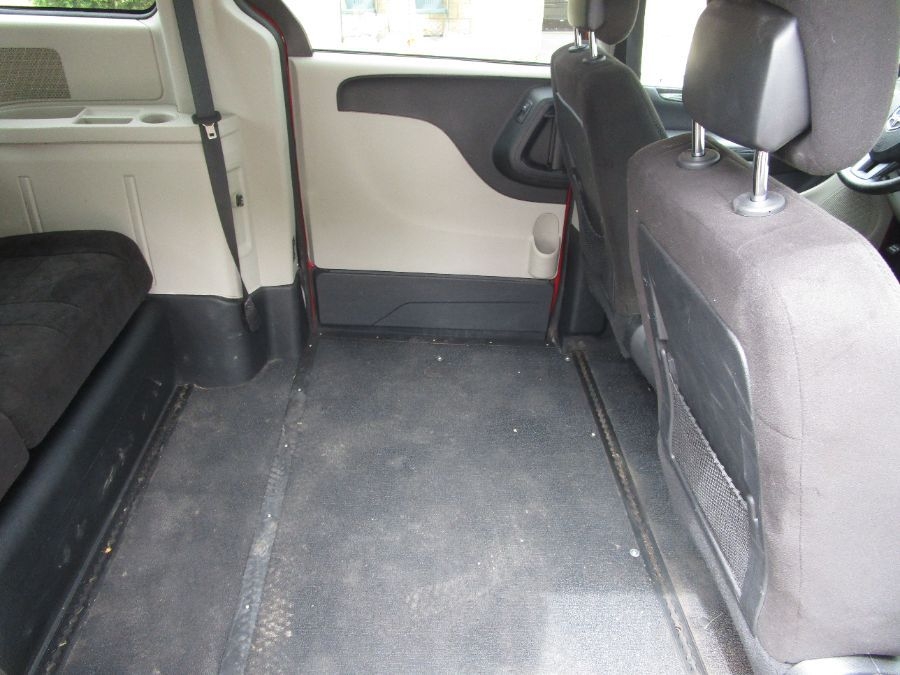 Red Dodge Grand Caravan image number 10