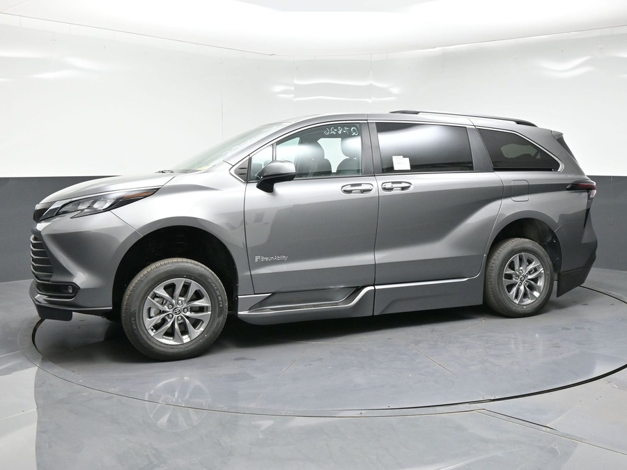 New 2026 Toyota Sienna Hybrid XLE Add - BraunAbility Side Entry Fold Out Automatic Ramp
