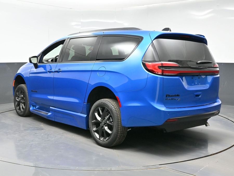 New 2026 Chrysler Pacifica Select Sport - BraunAbility Side Entry Entry Fold Out Automatic Ramp
