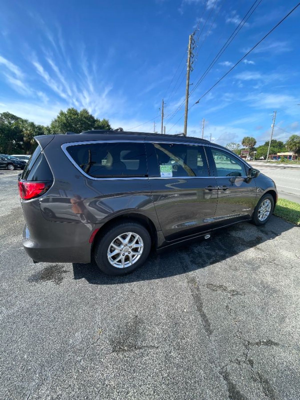 Grey Chrysler Voyager image number 6
