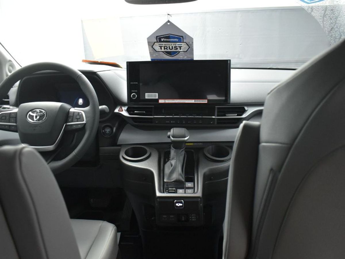 2025 TOYOTA SIENNA - Image 6