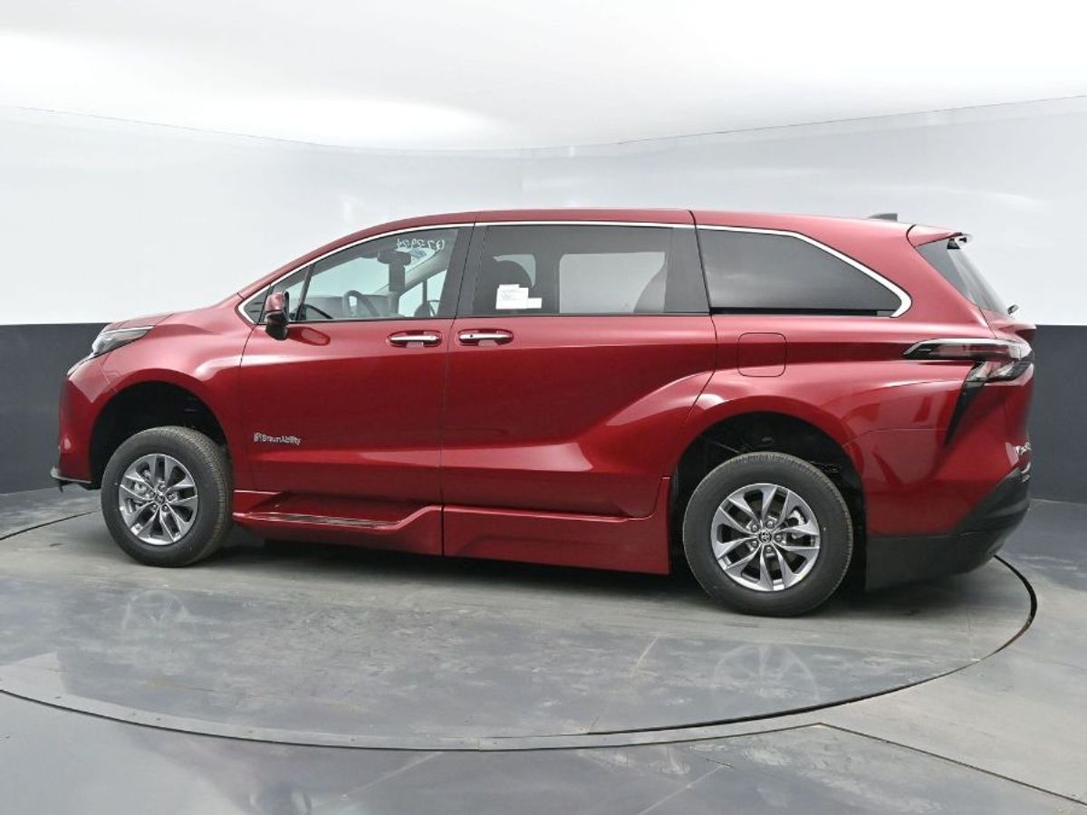 Red Toyota Sienna image number 23