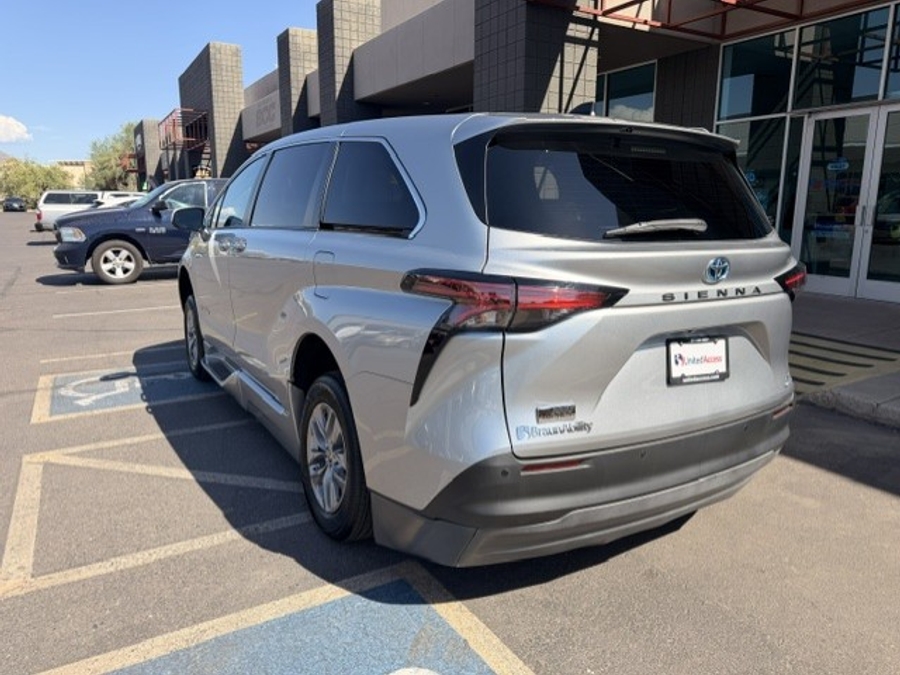 Used 2022 Toyota Sienna Hybrid XLE - BraunAbility Side Entry Fold Out Automatic Ramp