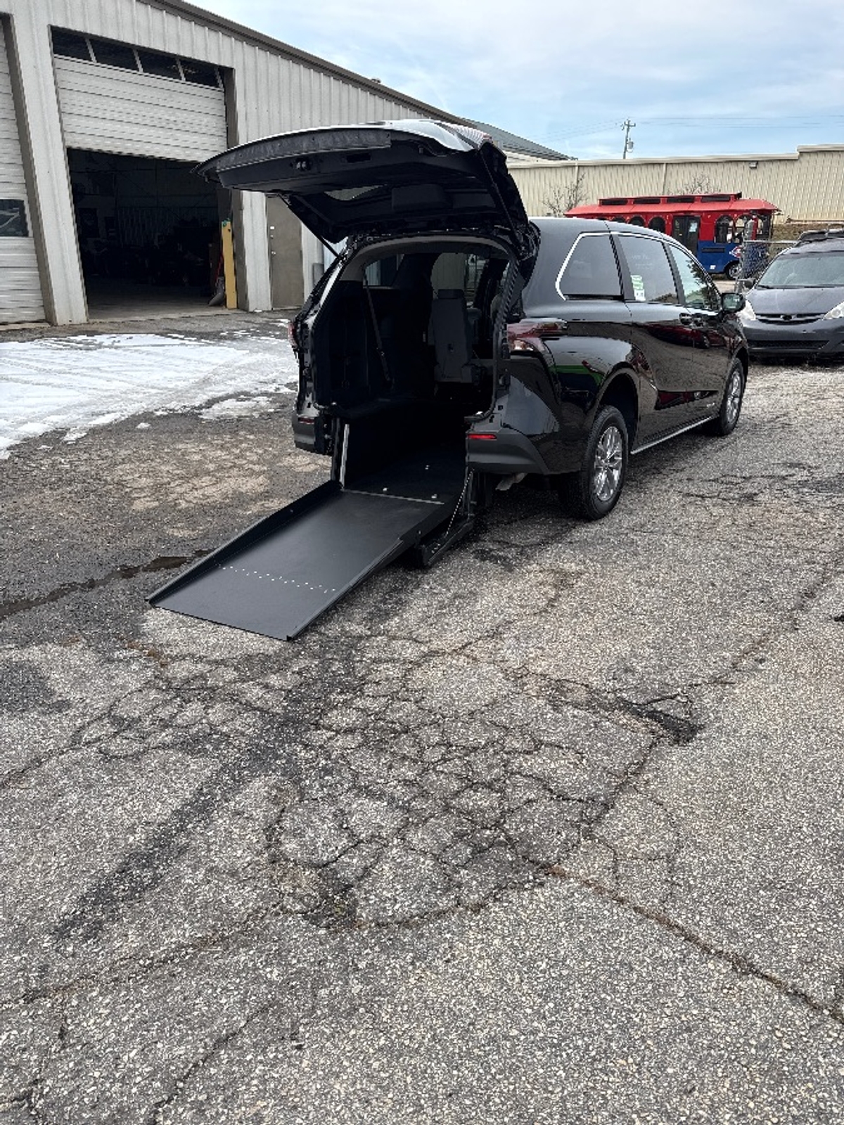 2025 TOYOTA SIENNA - Image 12