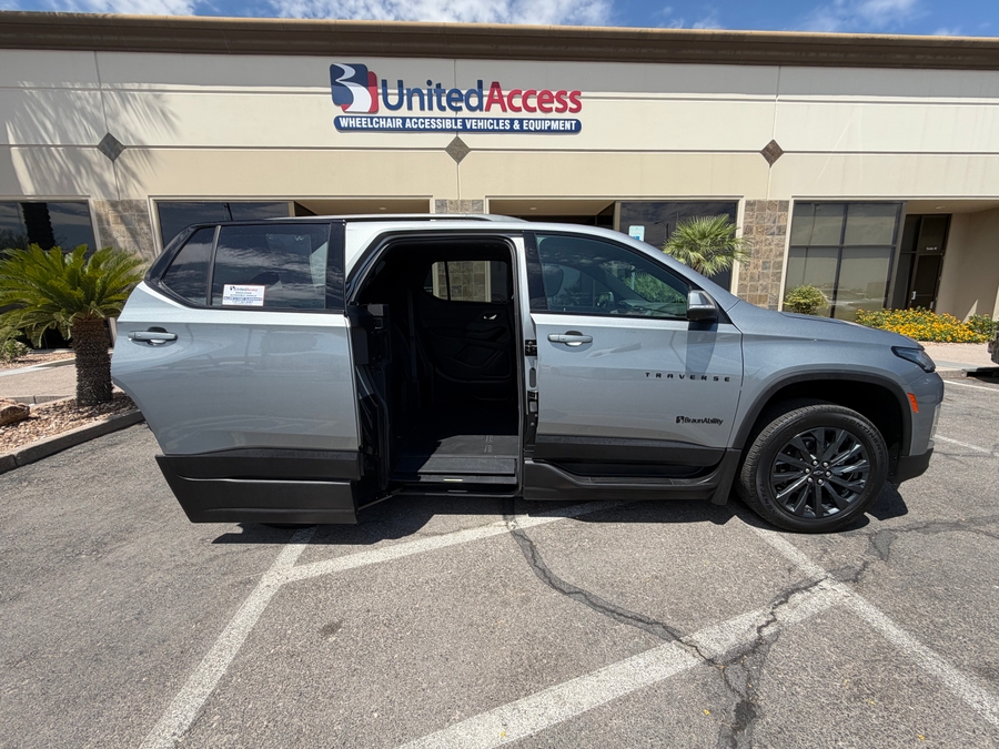 Used 2023 Chevrolet Traverse 2LT - BraunAbility Side Entry In Floor Automatic Ramp