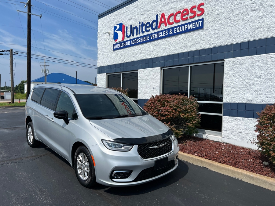 Used 2026 Chrysler Pacifica Select - ATS Commercial Rear Entry Fold Out Manual Ramp