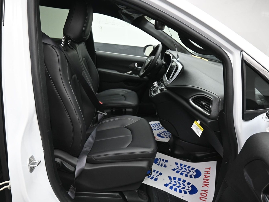 White Chrysler Pacifica image number 6