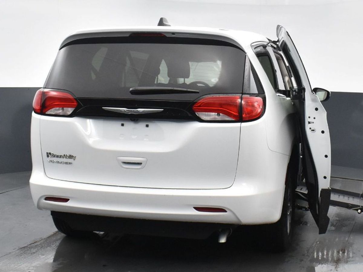 2023 CHRYSLER VOYAGER - Image 12
