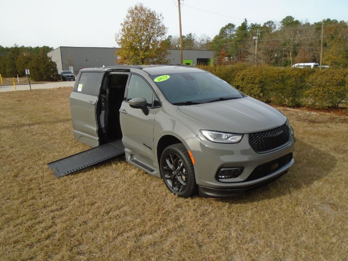 2023 CHRYSLER PACIFICA - Image 9