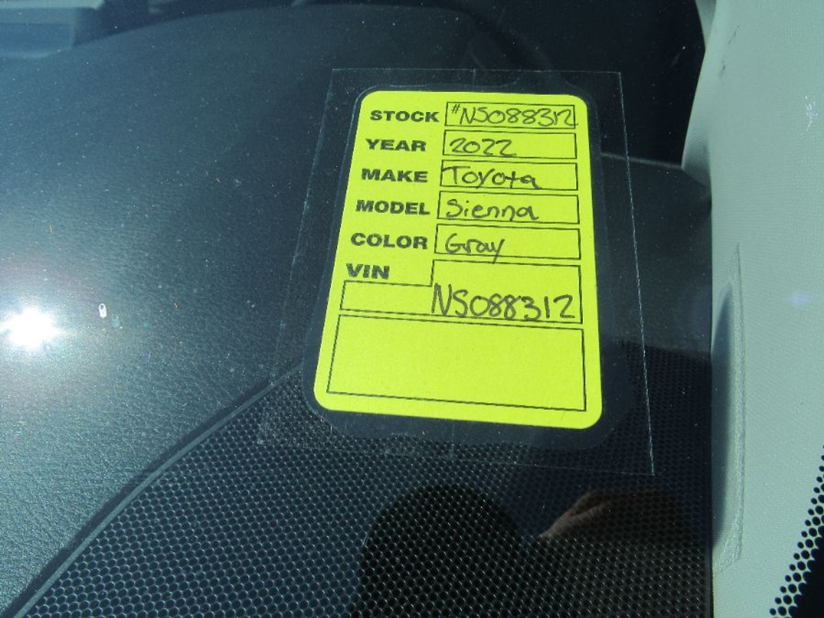 2022 Toyota Sienna XLE