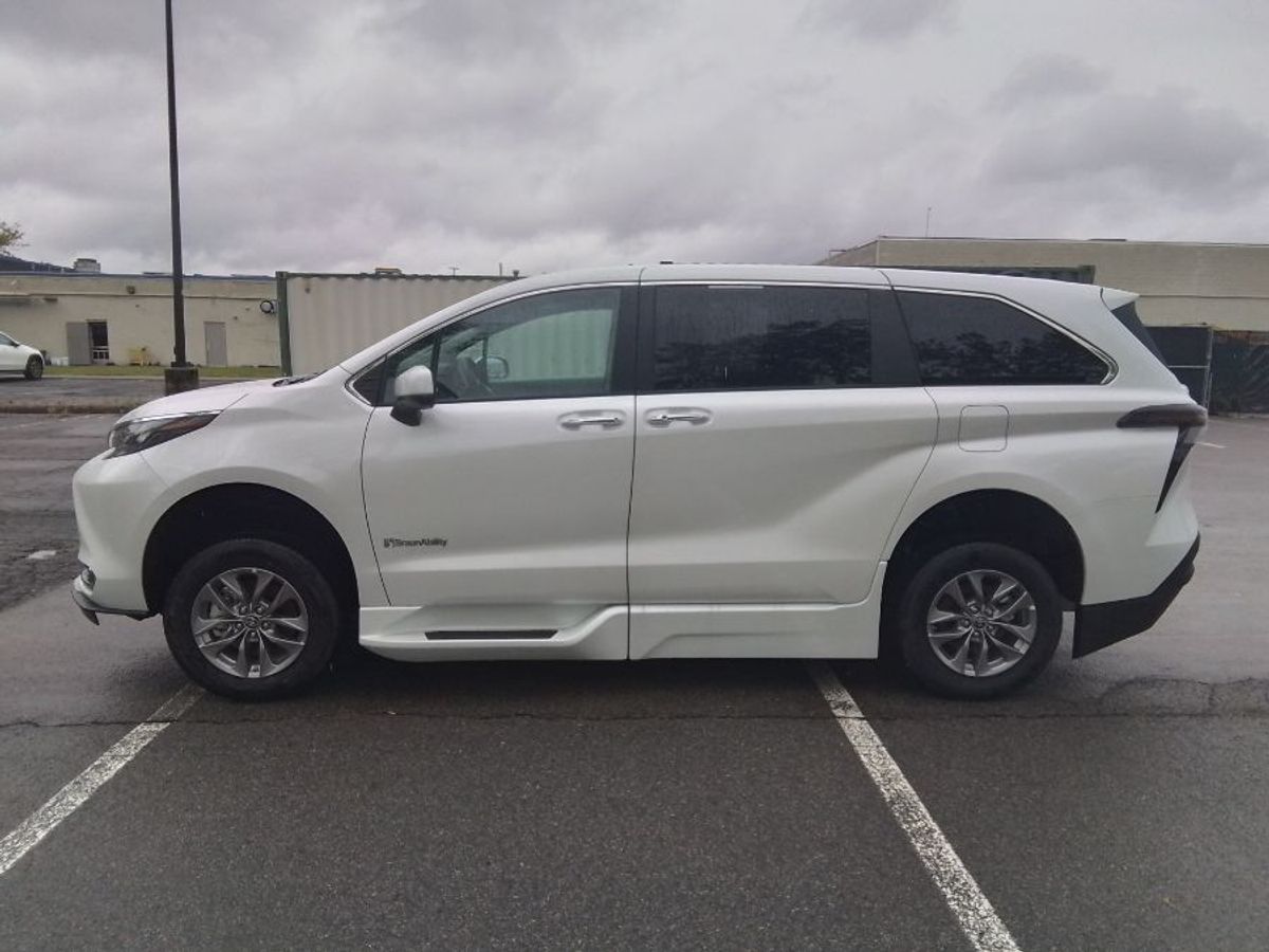 2024 TOYOTA SIENNA - Image 4