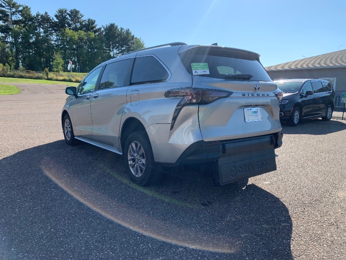 2024 TOYOTA SIENNA - Image 17