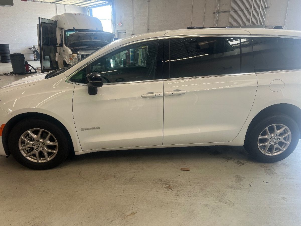 2025 CHRYSLER PACIFICA - Image 5